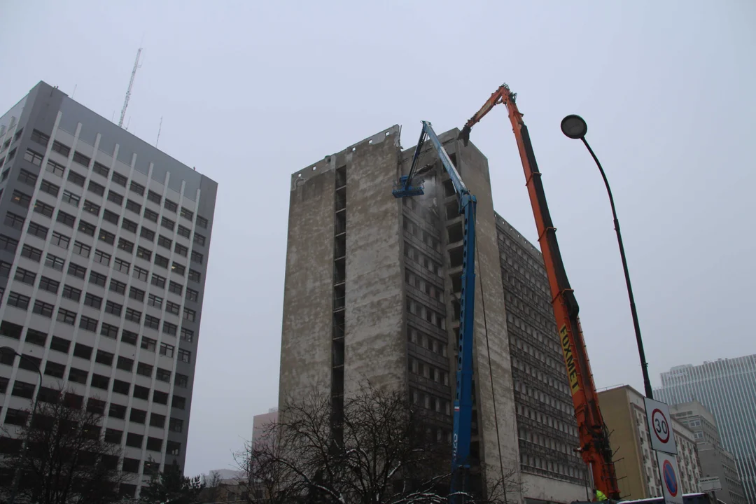Wyburzanie hotelu "Światowit" przy al. Kościuszki w Łodzi