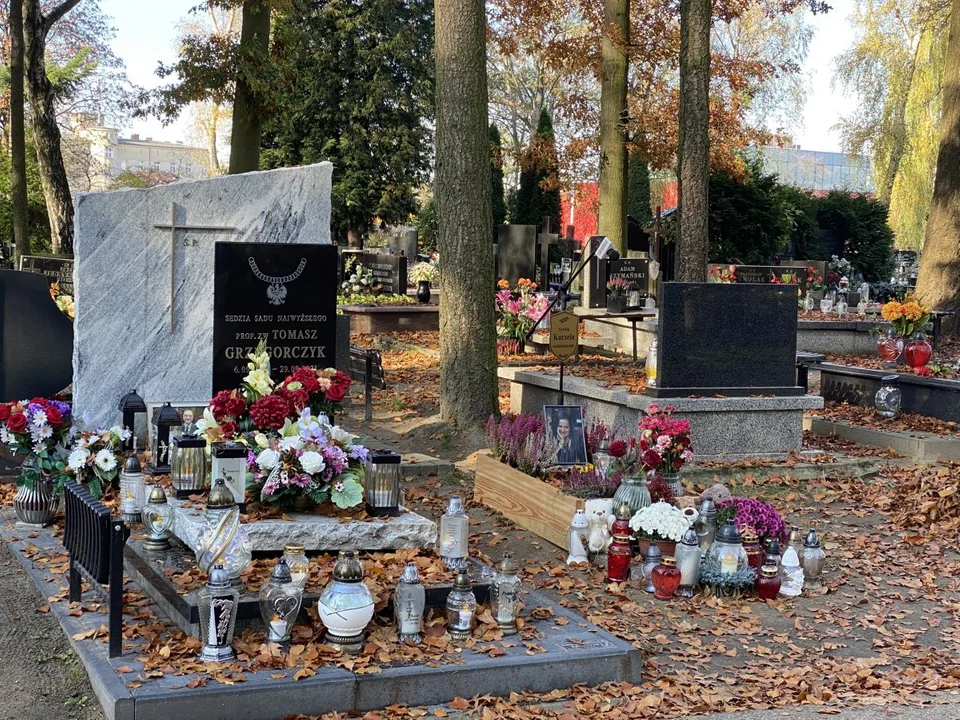 Grób Sylwii Kurzeli w Alei Zasłużonych cmentarza na Dołach
