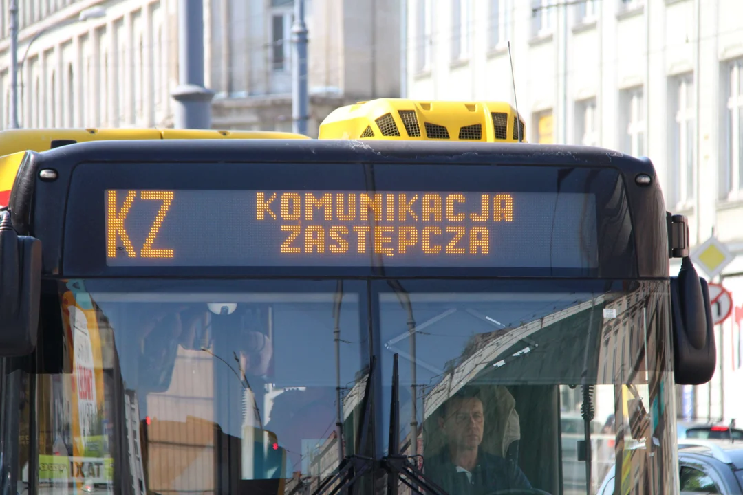 Podróżni MPK Łódź pytają: gdzie są te autobusy zastępcze?