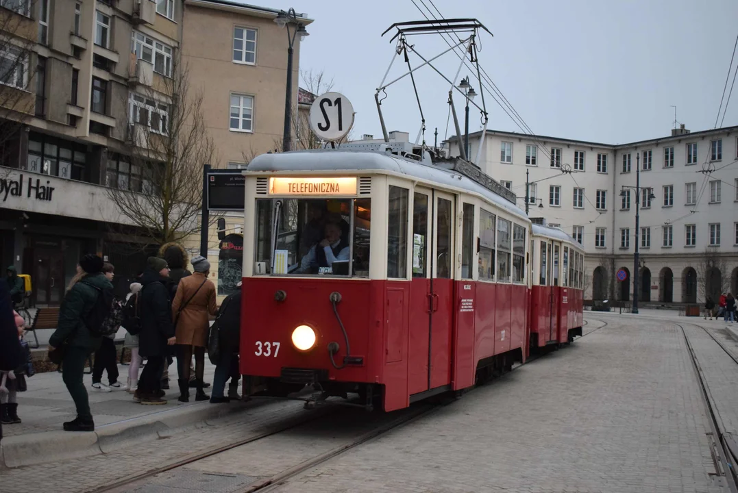 Zabytkowy tramwaj na placu Wolności