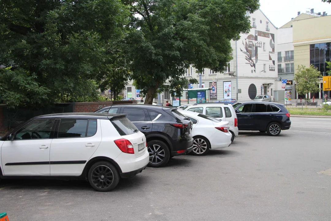 Parkowanie w pobliżu Piotrkowskiej nie jest łatwe