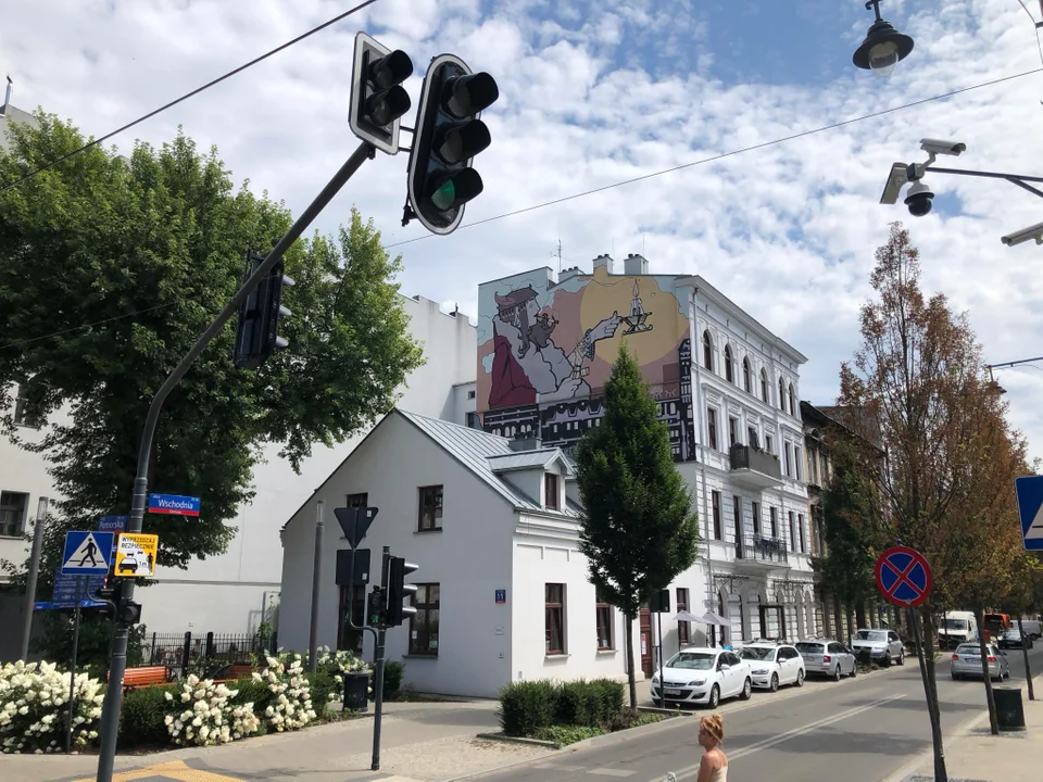 Murale na trasie linii tramwajowej 15 w Łodzi