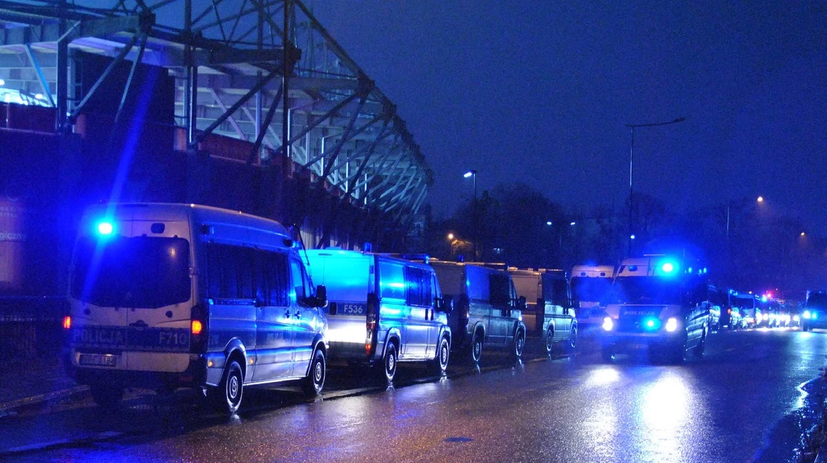 Nocne zamieszki przy stadionie Widzewa Łódź. Co się stało? [zdjęcia] - Zdjęcie główne