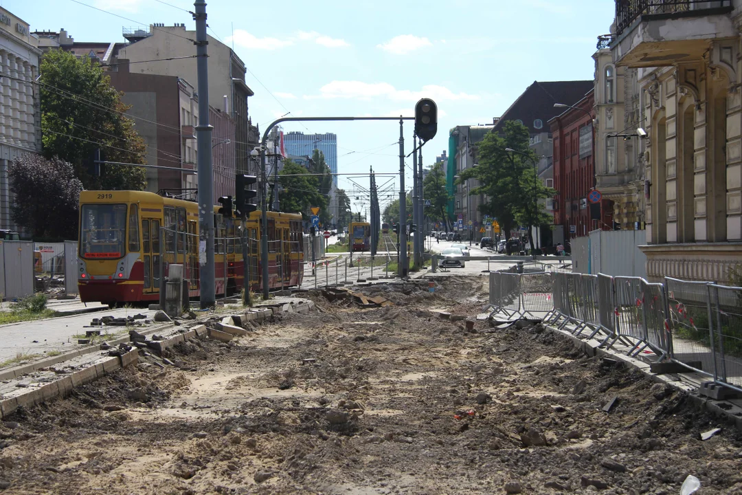 Zaglądamy na budowę przystanku kolejowego Łódź Śródmieście. Tak wygląda obecnie ważne skrzyżowanie w centrum Łodzi [ZDJĘCIA] - Zdjęcie główne