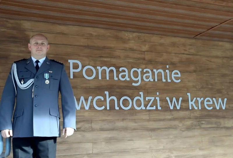 Kutnowski policjant odznaczony odznaką „Honorowy Dawca Krwi – Zasłużony dla Zdrowia Narodu”