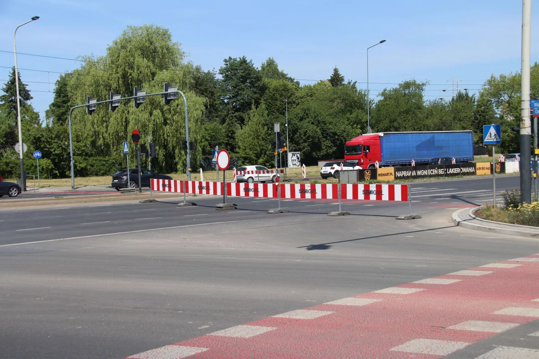 Utrudnienia dla kierowców na al. Włókniarzy w Łodzi