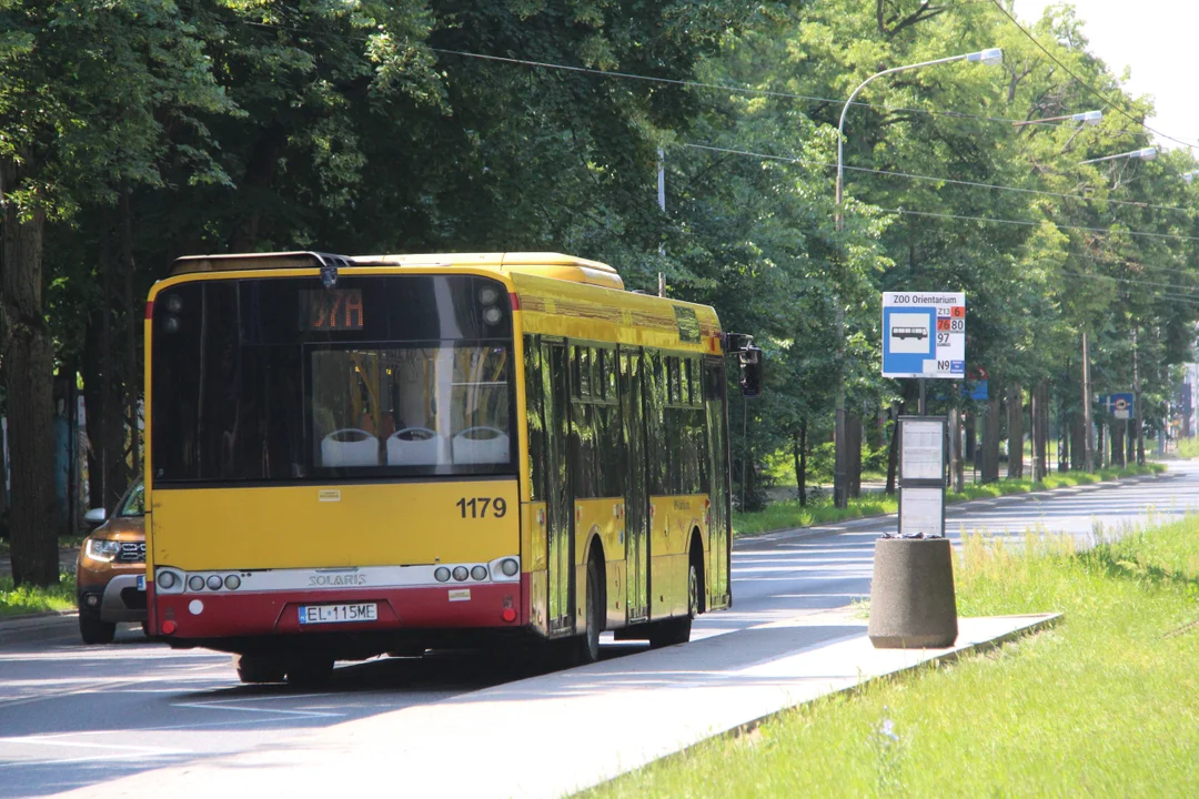 Nieczynne przystanki tramwajowe przy Konstantynowskiej
