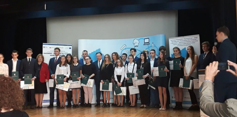 Uczniowie SP nr 3 nagrodzeni stypendium mazowieckim - Zdjęcie główne