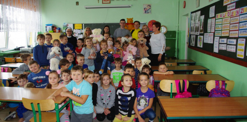 Cała Polska czyta dzieciom - uczniowie ZS włączają się do akcji - Zdjęcie główne