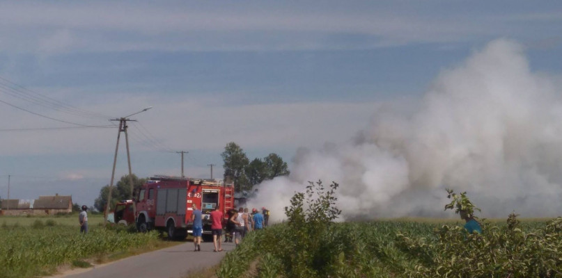 Groźny pożar pod Szczawinem: koparka spłonęła doszczętnie - Zdjęcie główne