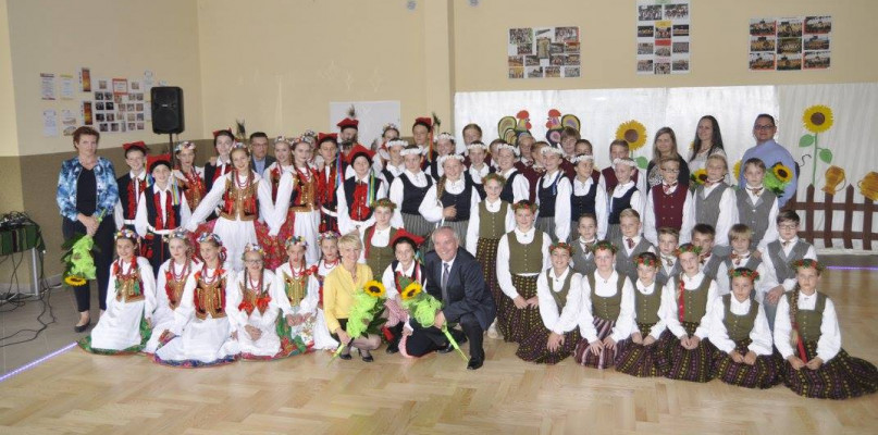 Łotysze zatańczyli dla szczawinian - Zdjęcie główne
