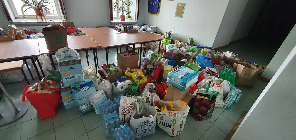 Trwa zbiórka dla uchodźców. Gostynin organizuje wsparcie także dla przebywających na Ukrainie - Zdjęcie główne