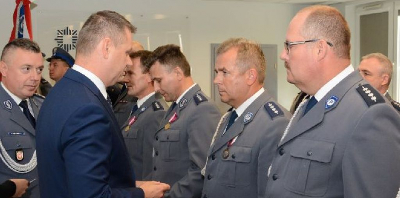 Złoty Medal za Długoletnią Służbę dla gostynińskiego policjanta  - Zdjęcie główne