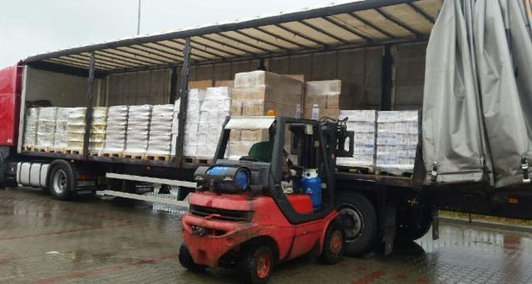 MOPS Gostynin pomoże potrzebującym - dostarczono artykuły żywnościowe - Zdjęcie główne