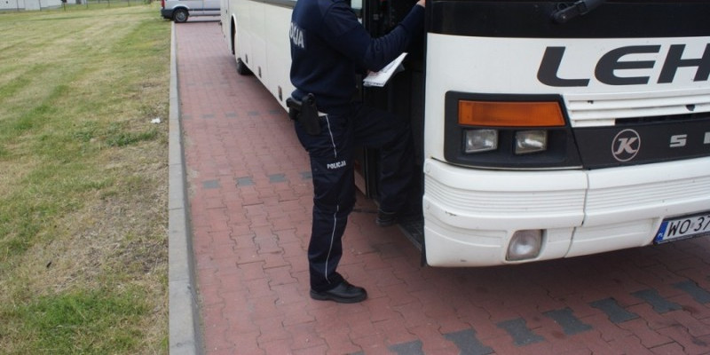 Kierowcy autobusów pod lupą policji - Zdjęcie główne