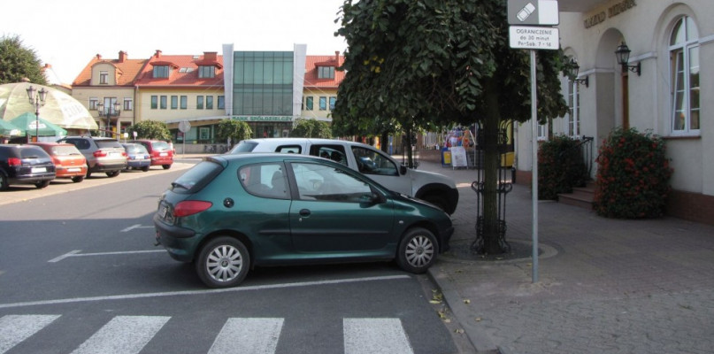 Czasowe miejsca parkingowe w Gostyninie. Czy kierowcy stosują się do nowych przepisów? - Zdjęcie główne