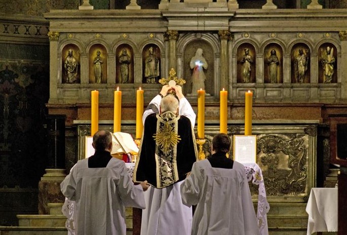 Biskup naszej diecezji uderza w Mszę wszech czasów - Zdjęcie główne