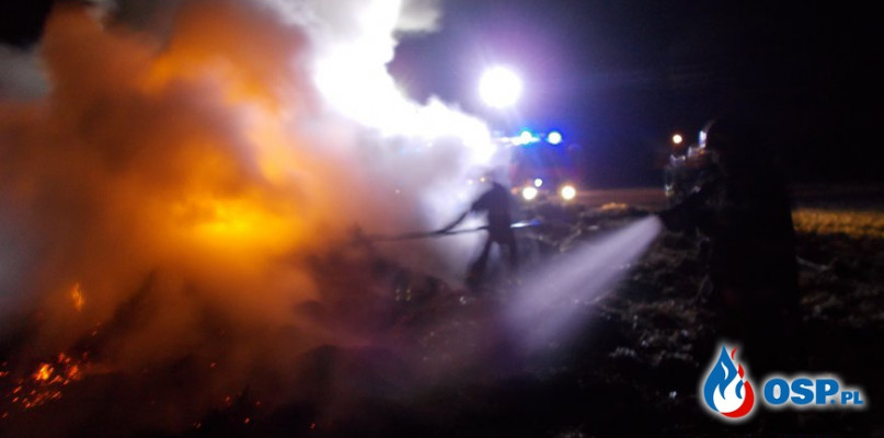 Pożar słomy, z żywiołem walczyło aż 7 zastępów straży - Zdjęcie główne