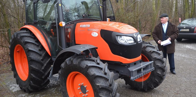 Nowy traktor pomoże w utrzymaniu dróg powiatowych - Zdjęcie główne