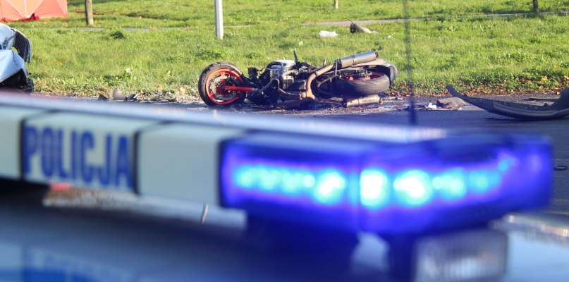 Wypadek pod Tesco. Młody motocyklista potrącony przez osobówkę - Zdjęcie główne