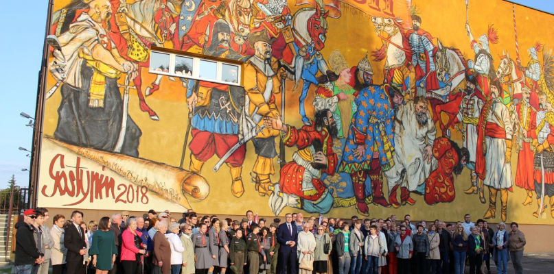 Hołd Ruski na ścianie gostynińskiego MCK-u [ZDJĘCIA] - Zdjęcie główne