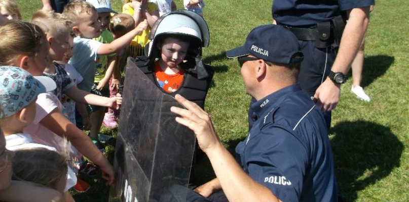 Policjanci dzieciom w Sannikach  - Zdjęcie główne