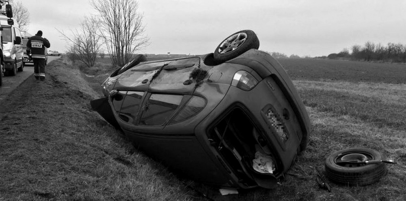 Tragiczny finał wypadku w Szczawinie: nie żyje jeden z poszkodowanych - Zdjęcie główne