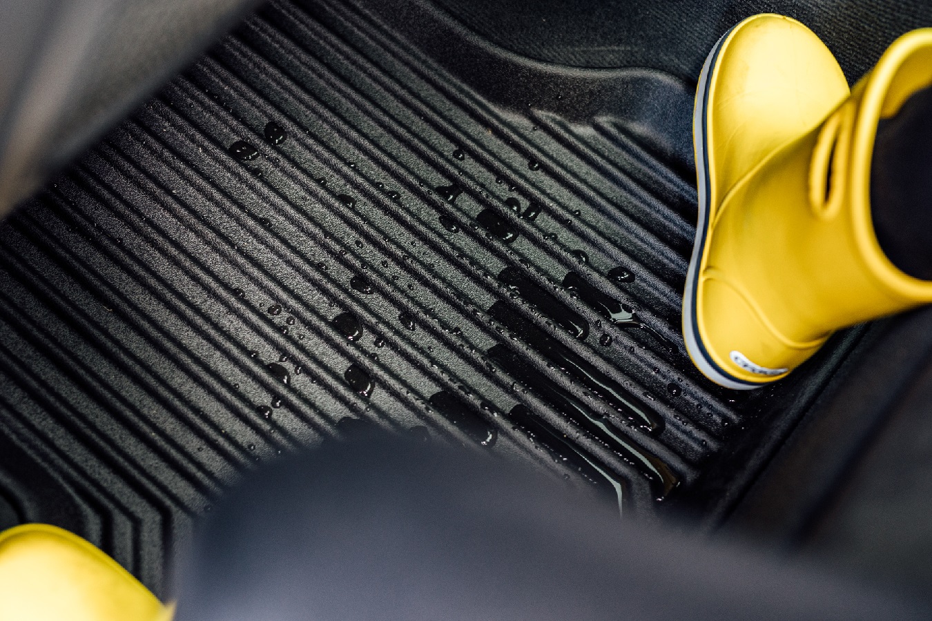 Dlaczego gumowe dywaniki samochodowe to najlepszy wybór? - Zdjęcie główne