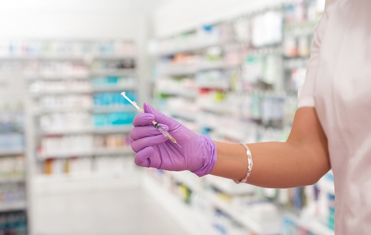 Farmaceuci przeszkoleni w szczepieniu przeciw COViD-19. Czy można zaszczepić się w kutnowskich aptekach? - Zdjęcie główne