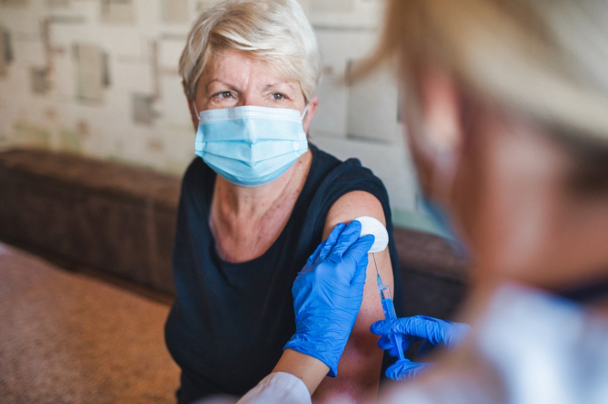 Rząd chce "przekonać" niezaszczepionych. Wprowadzą płatne szczepionki przeciwko COViD-19? - Zdjęcie główne