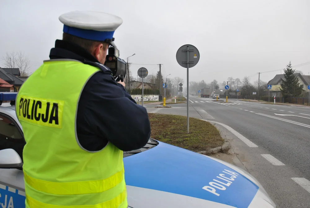 Aż 15 mandatów jednego dnia! Kutnowska policja podsumowuje akcję „Prędkość” - Zdjęcie główne