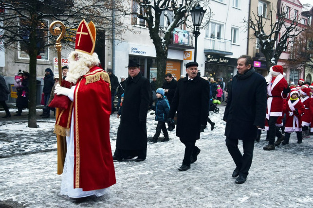 Wigilia Miejska: Tłumy mieszkańców wzięły udział w Paradzie Świątecznej - Zdjęcie główne