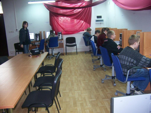 Centrum Kształcenia Na Odległość w Ostrowach - Zdjęcie główne