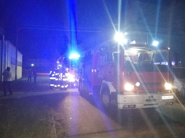 Pracowity wieczór strażaków: ogień w nastawni kolejowej i pożar kombajnu - Zdjęcie główne