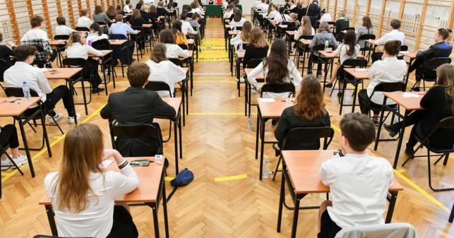 Jutro ruszają egzaminy ósmoklasistów. Potrwają trzy dni, zapowiedziano reżim sanitarny - Zdjęcie główne