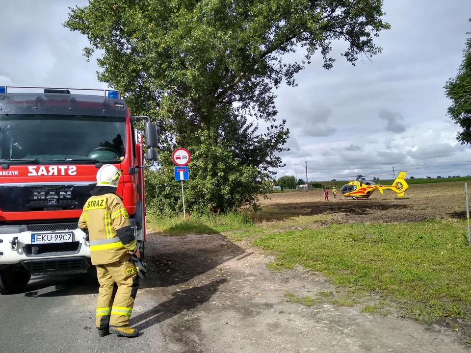 W Krośniewicach lądował śmigłowiec LPR. Działania zabezpieczają strażacy [ZDJĘCIA] - Zdjęcie główne