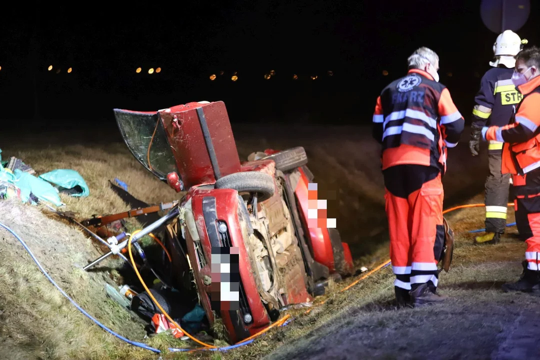  Tragedia w Krośniewicach: sprawca wypadku uciekł, policja komentuje [ZDJĘCIA] - Zdjęcie główne