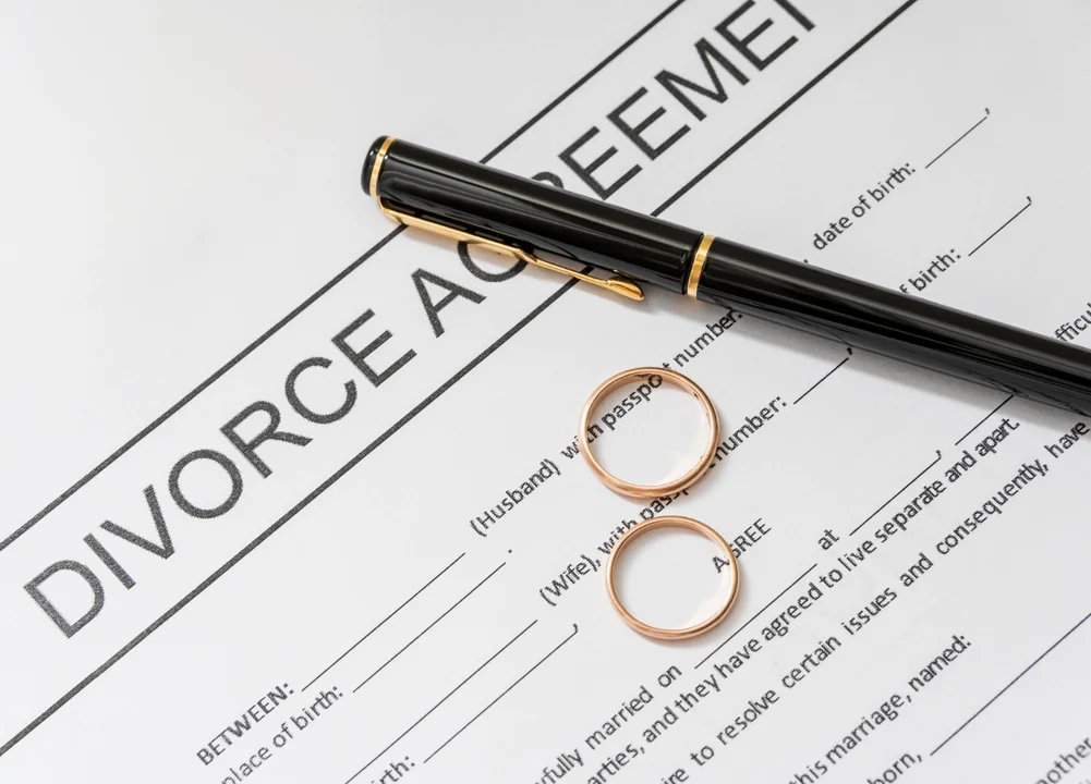 Jakie dokumenty są potrzebne przy zmianie nazwiska po rozwodzie? - Zdjęcie główne