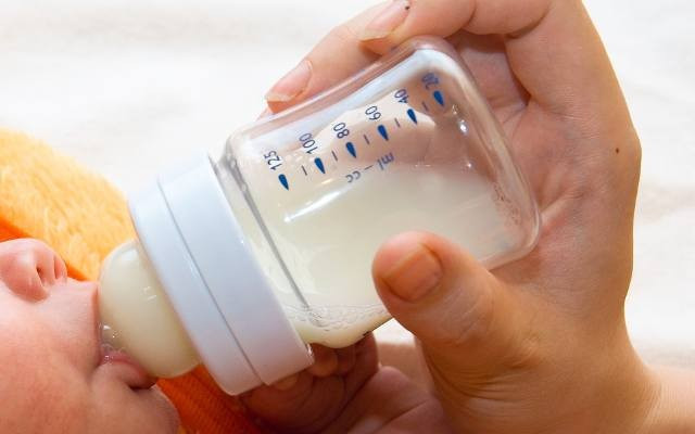 Mleko dla niemowląt skażone salmonellą trafiło do Kutna? Sanepid interweniuje - Zdjęcie główne