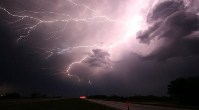 Nad powiat kutnowski nadciąga burza. Podmuchy wiatru nawet do 115 km/h! - Zdjęcie główne