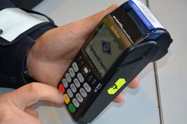 Kutnowscy policjanci już przyjmują płatności kartą - Zdjęcie główne