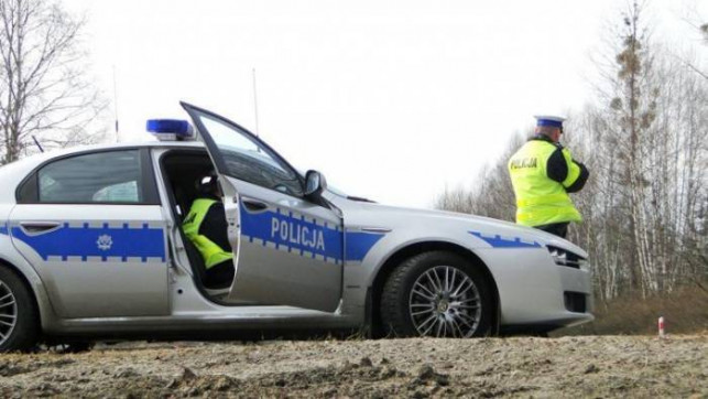 Naćpany policjant za kółkiem?! Znaleziono przy nim dilerkę z białym proszkiem - Zdjęcie główne