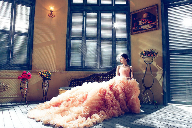 Suknie na wesele - postaw na minimalizm - Zdjęcie główne