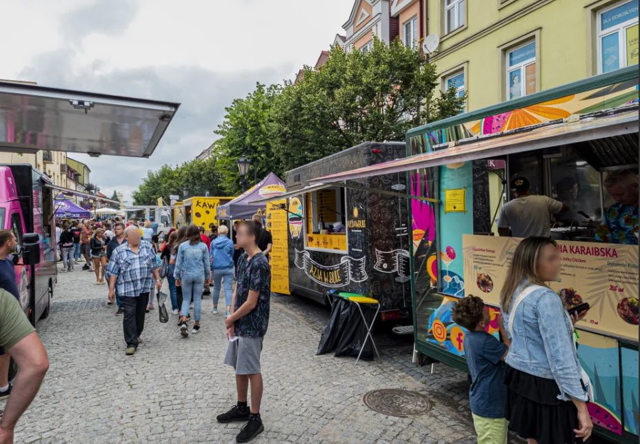Food trucki ponownie w Kutnie! Będzie kuchnia z całego świata i strefa zabaw dla dzieci [FOTO] - Zdjęcie główne