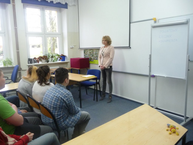 Uczniowie Gimnazjum nr 2 w Kutnie na spotkaniu z Rzecznikiem Konsumenta - Zdjęcie główne