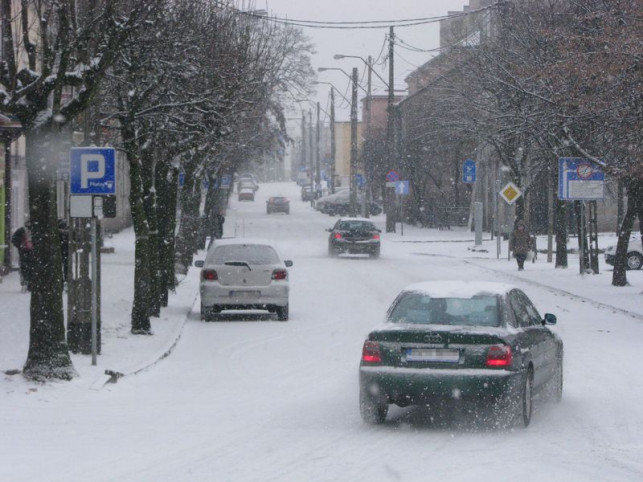 Śnieg zasypał drogi w mieście - Zdjęcie główne