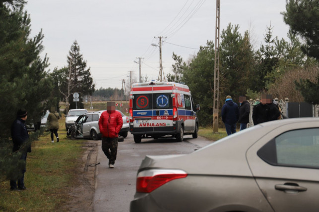 [ZDJĘCIA] Wypadek na Raszewskiej! Jedna osoba w szpitalu, dwa auta rozbite - Zdjęcie główne