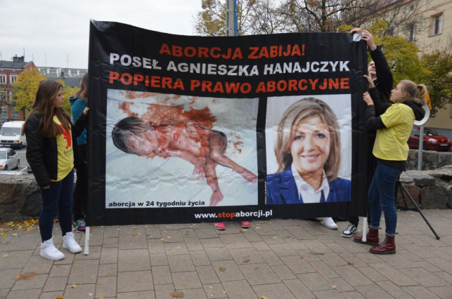 Młodzież walczy o prawo do życia - Zdjęcie główne