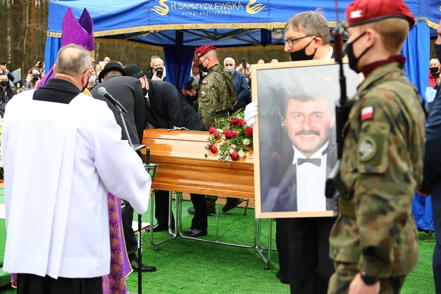 Rocznica śmierci Krzysztofa Krawczyka. Tak żegnali go bliscy, środowisko i fani [zdjęcia]  - Zdjęcie główne