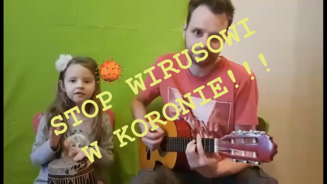 [WIDEO] Z koronawirusem walczą śpiewająco! Nagranie z naszego regionu hitem internetu - Zdjęcie główne